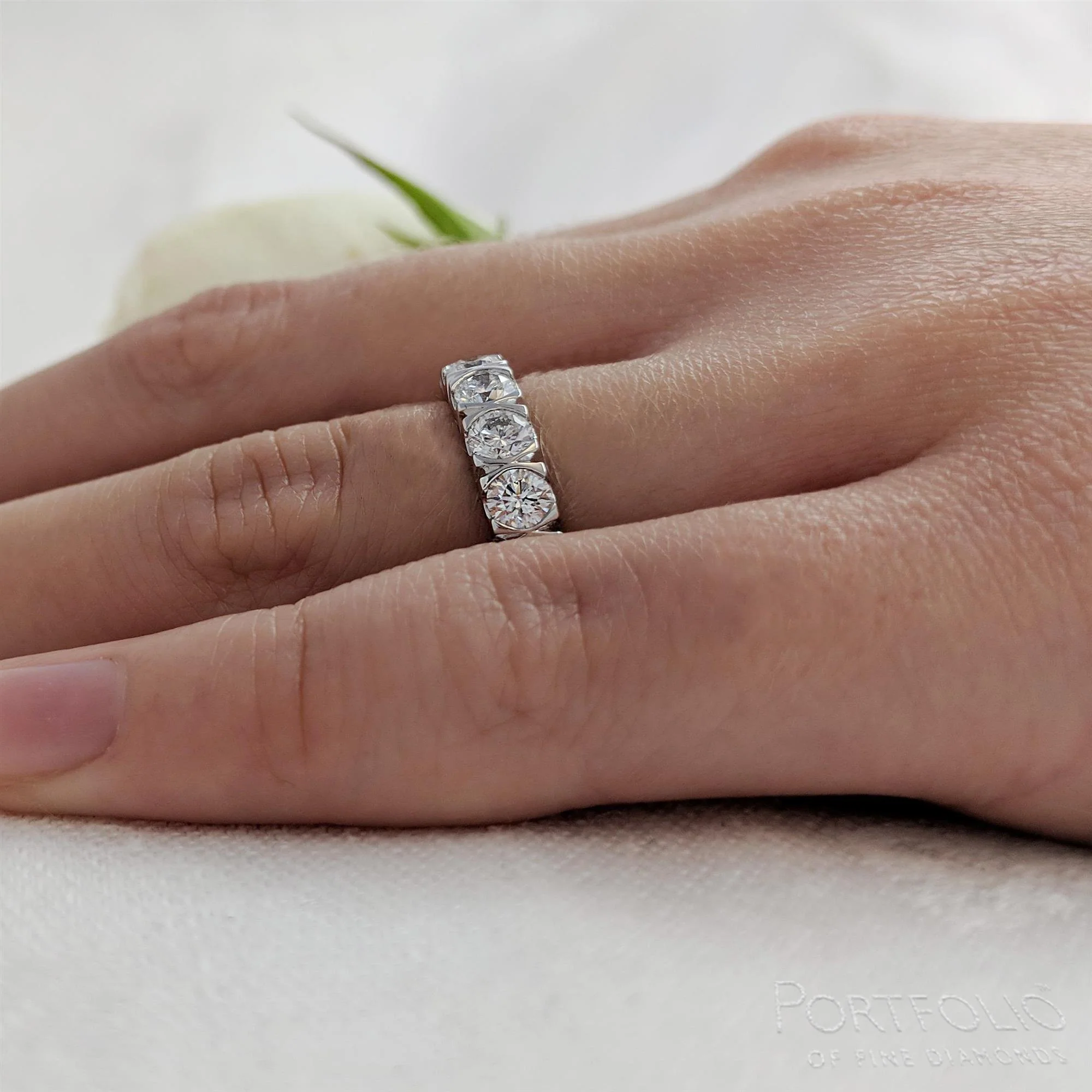1.26ct Diamond Platinum Wedding Ring - Image 2