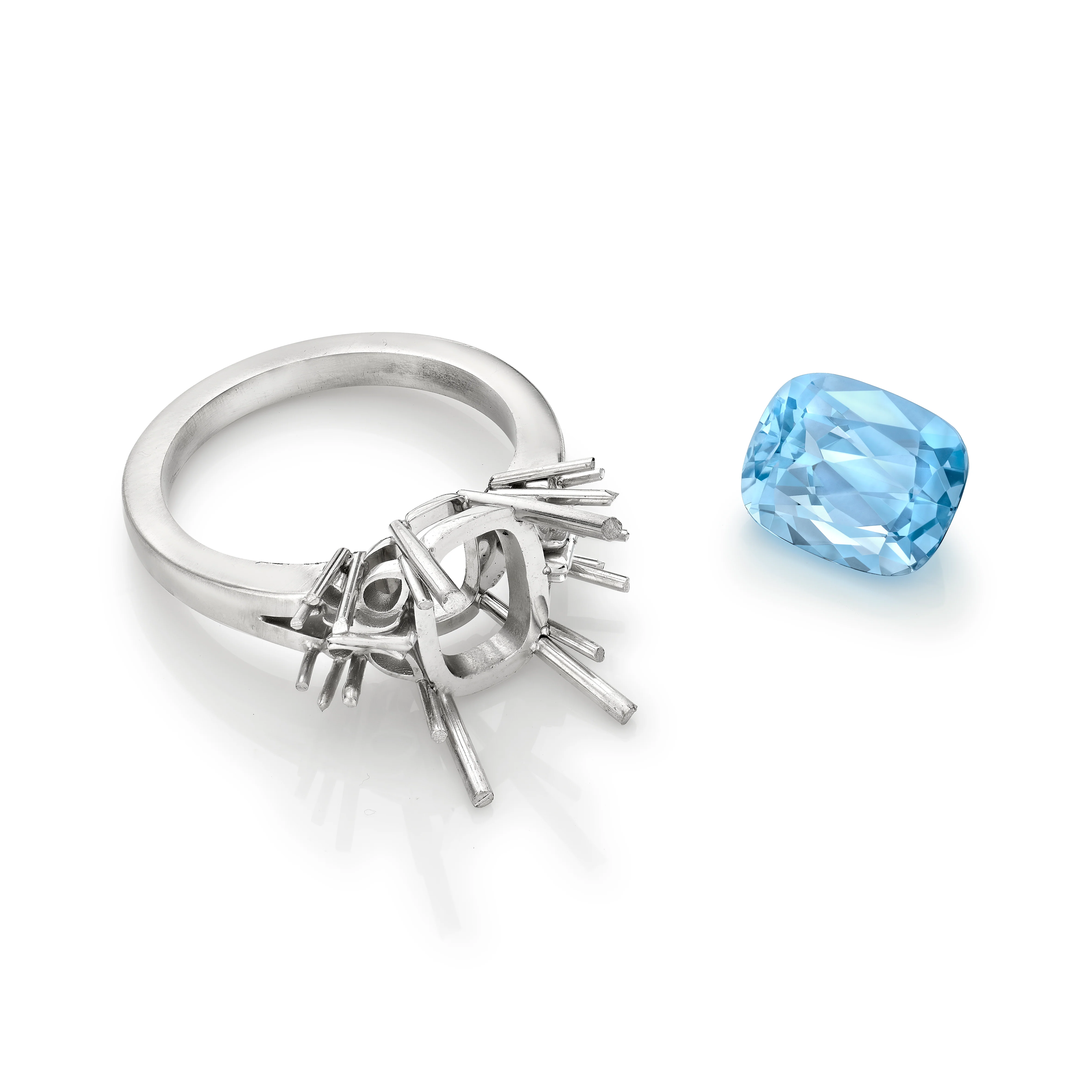 Butterfly Meadow Aquamarine and Diamond Ring - Image 5