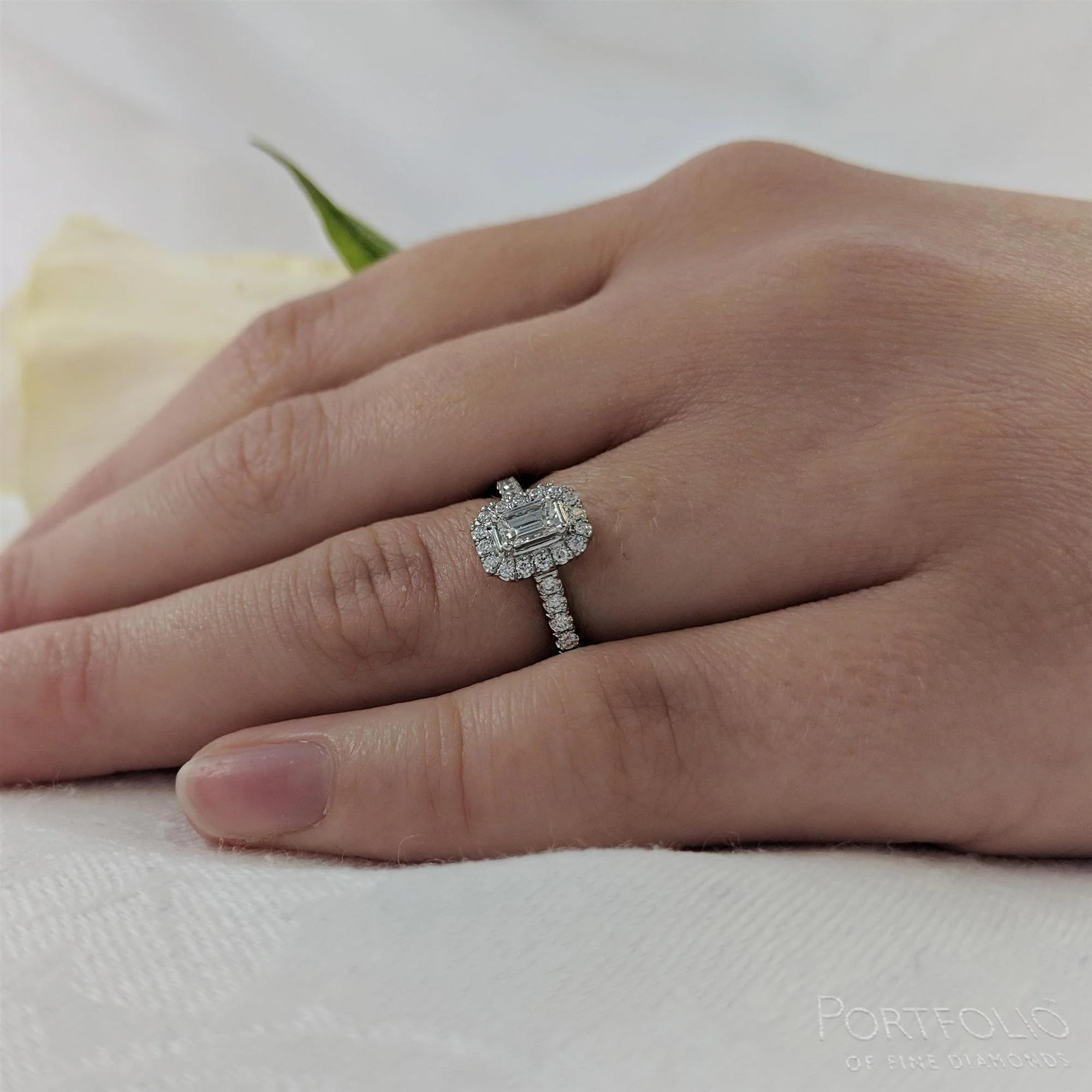 Cluster 0.20ct F VVS Diamond Platinum Ring - Image 2