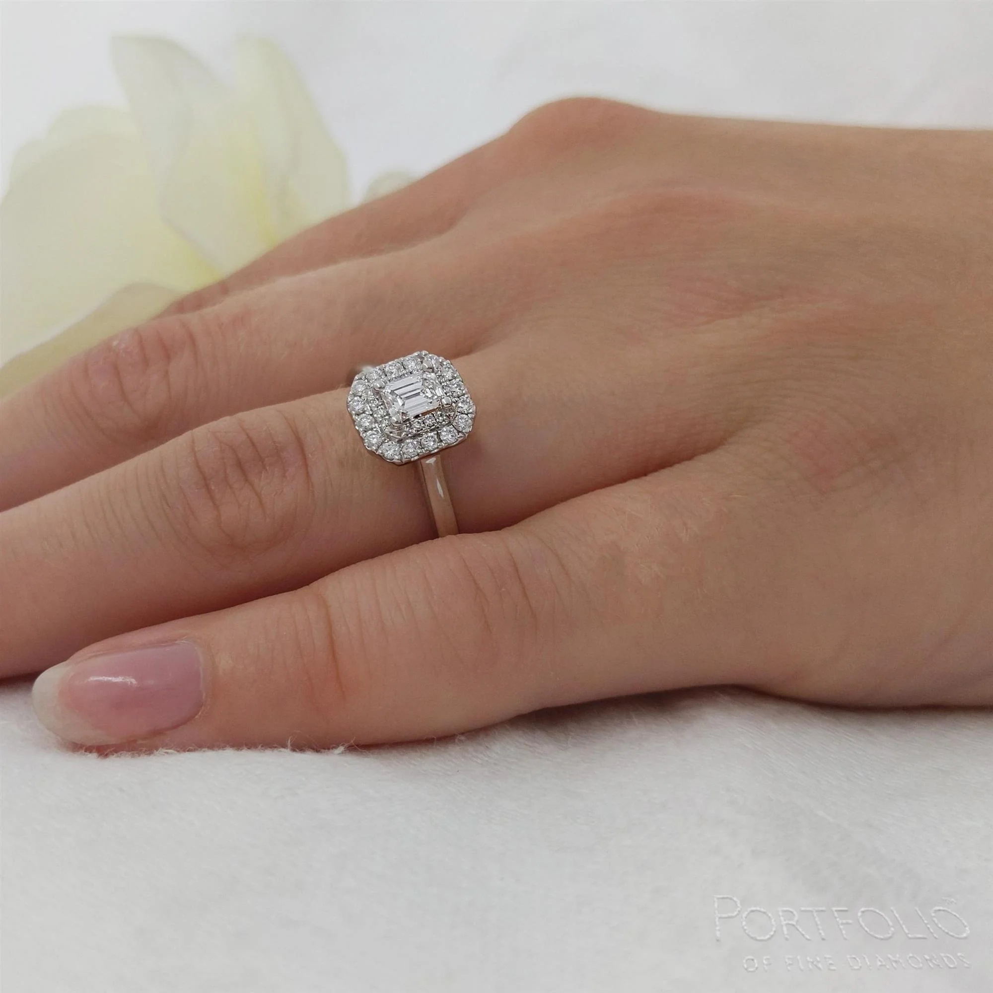 Cluster 0.30ct F VS1 Diamond Platinum Ring - Image 2
