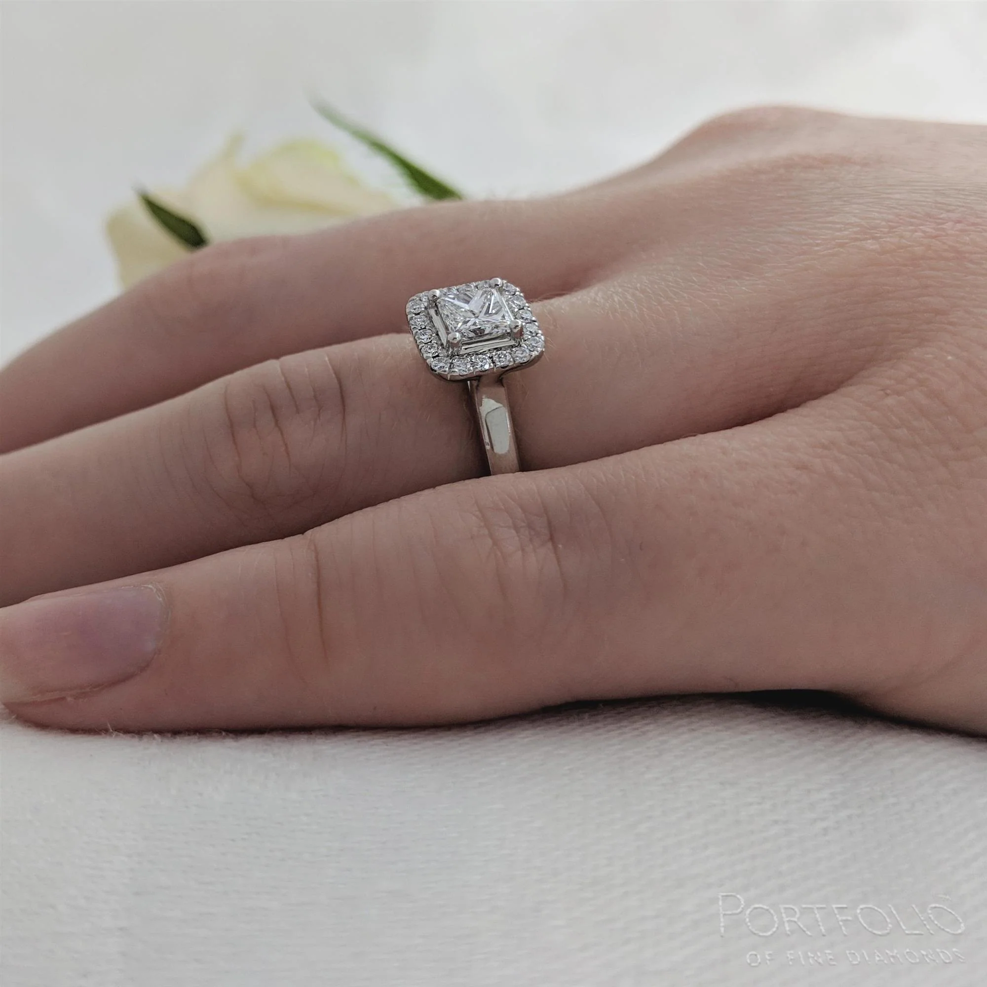 Cluster 0.40ct G VS1 Diamond Platinum Ring - Image 2