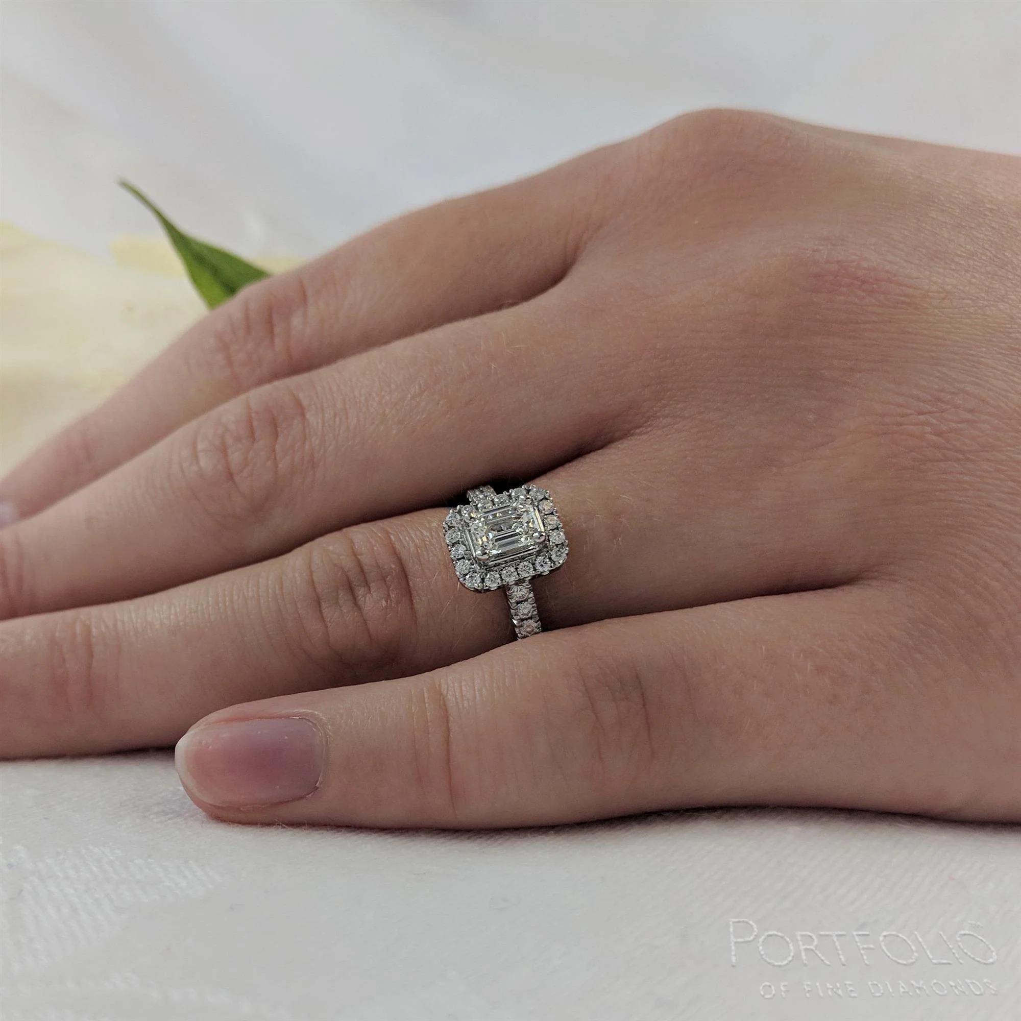 Cluster 0.40ct G VS2 Diamond Platinum Ring - Image 2