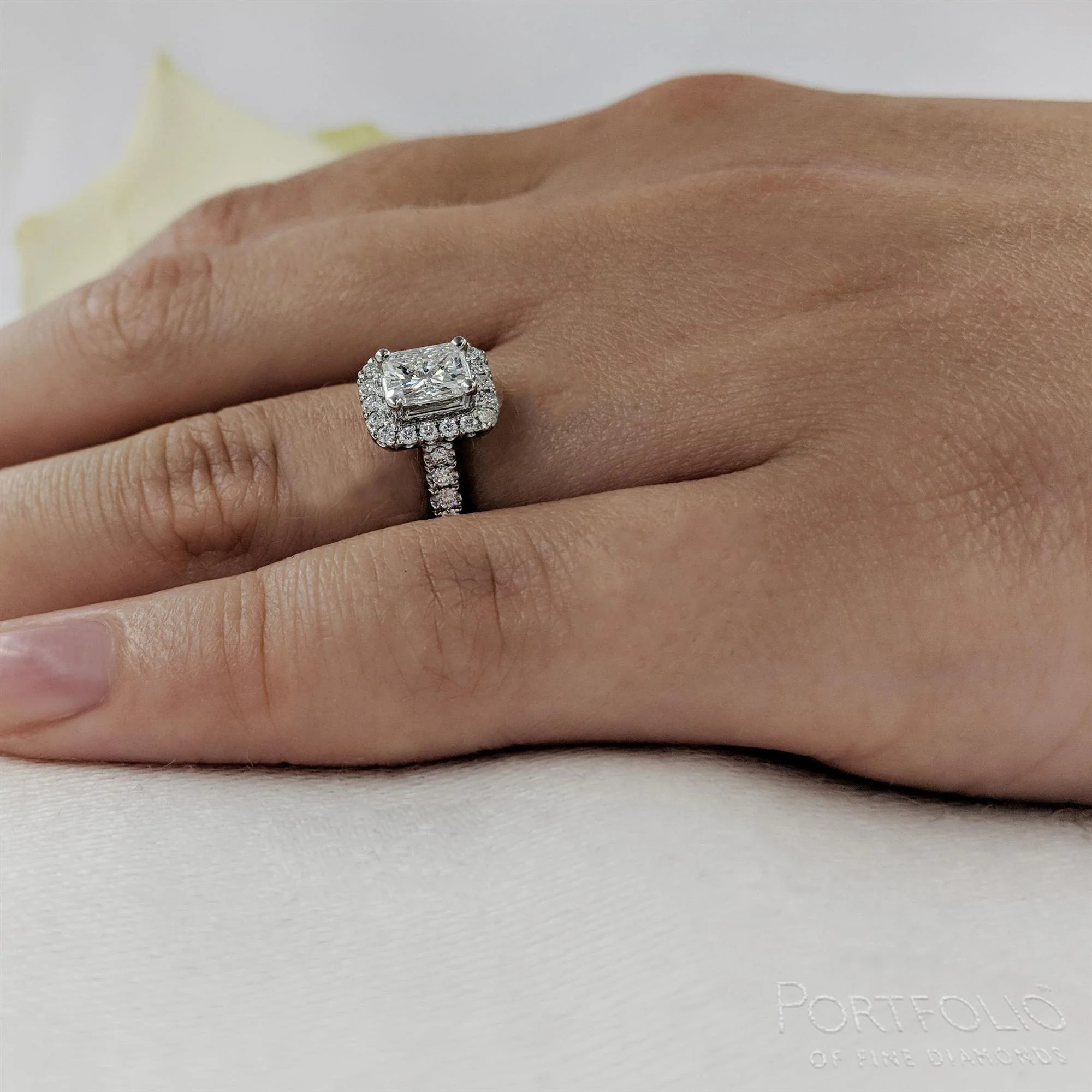 Cluster 0.50ct F SI1 Diamond Platinum Ring - Image 2