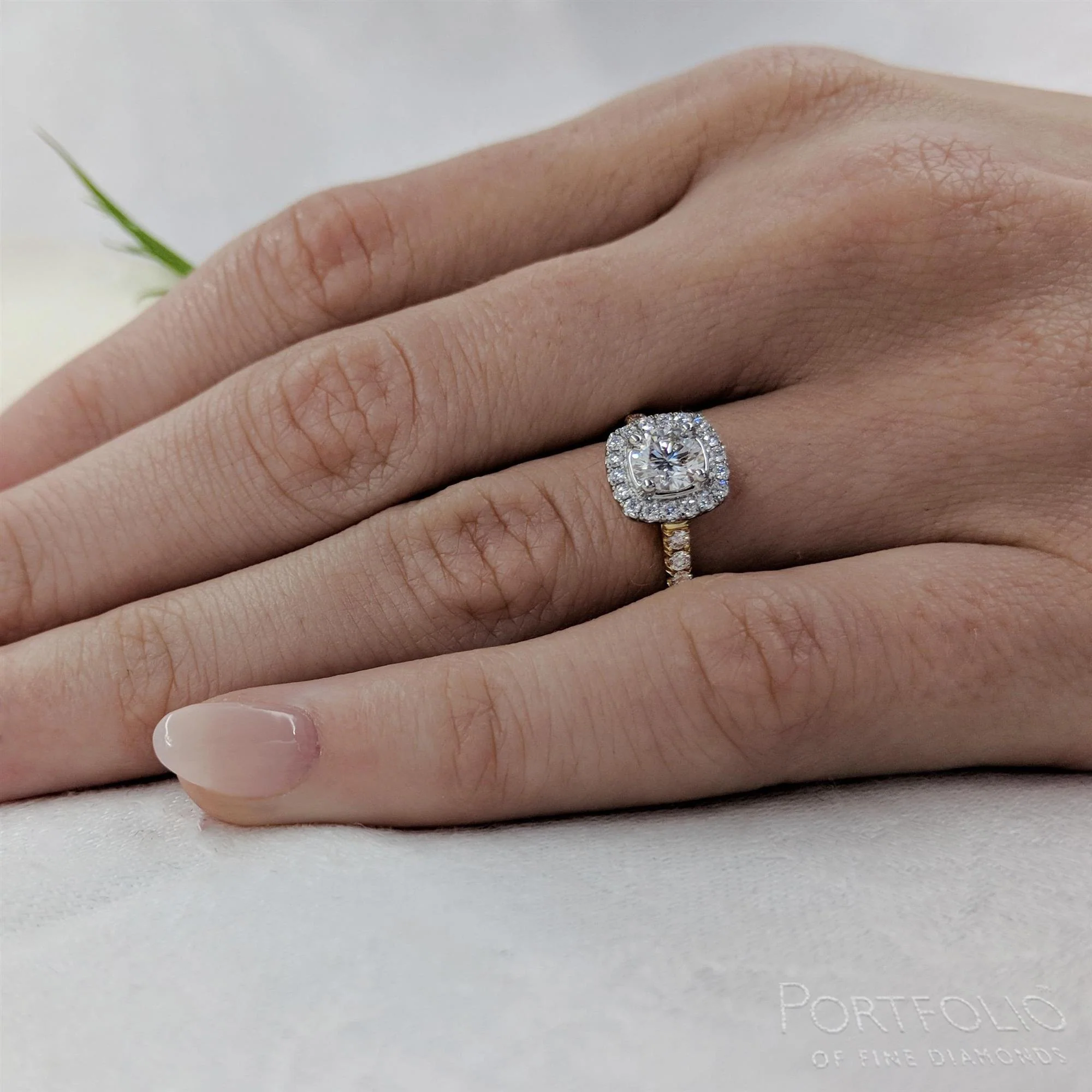 Cluster 0.51ct E SI1 Diamond Yellow Gold/Platinum Ring - Image 2