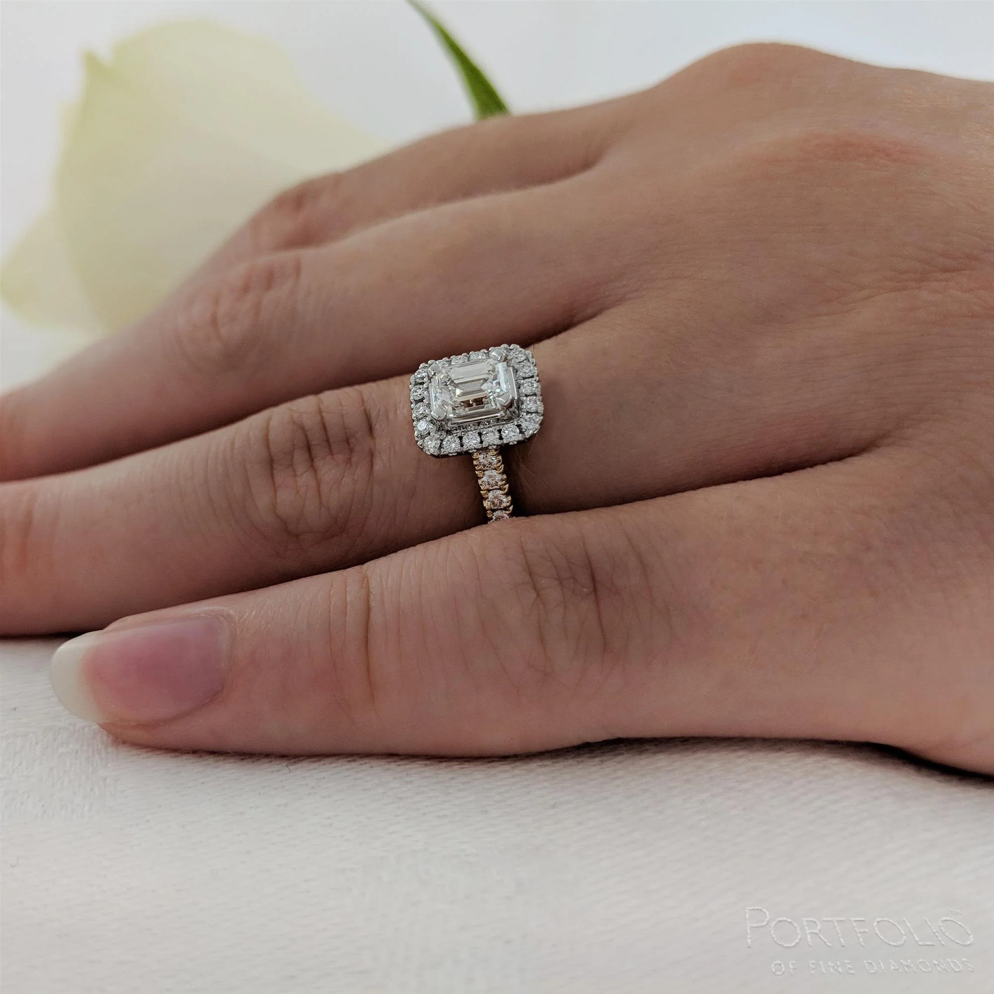 Cluster 0.61ct G VS2 Diamond Yellow Gold/Platinum Ring - Image 2