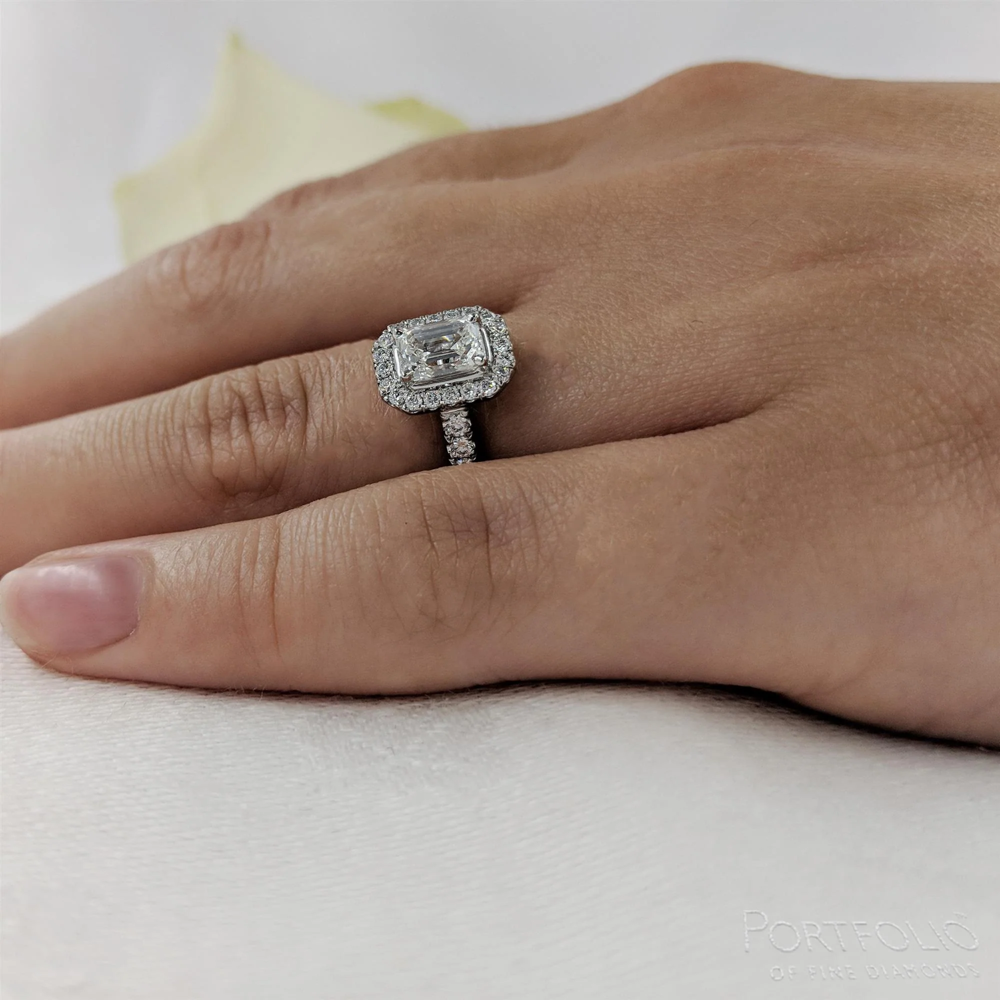 Cluster 0.70ct E VS1 Diamond Platinum Ring - Image 2