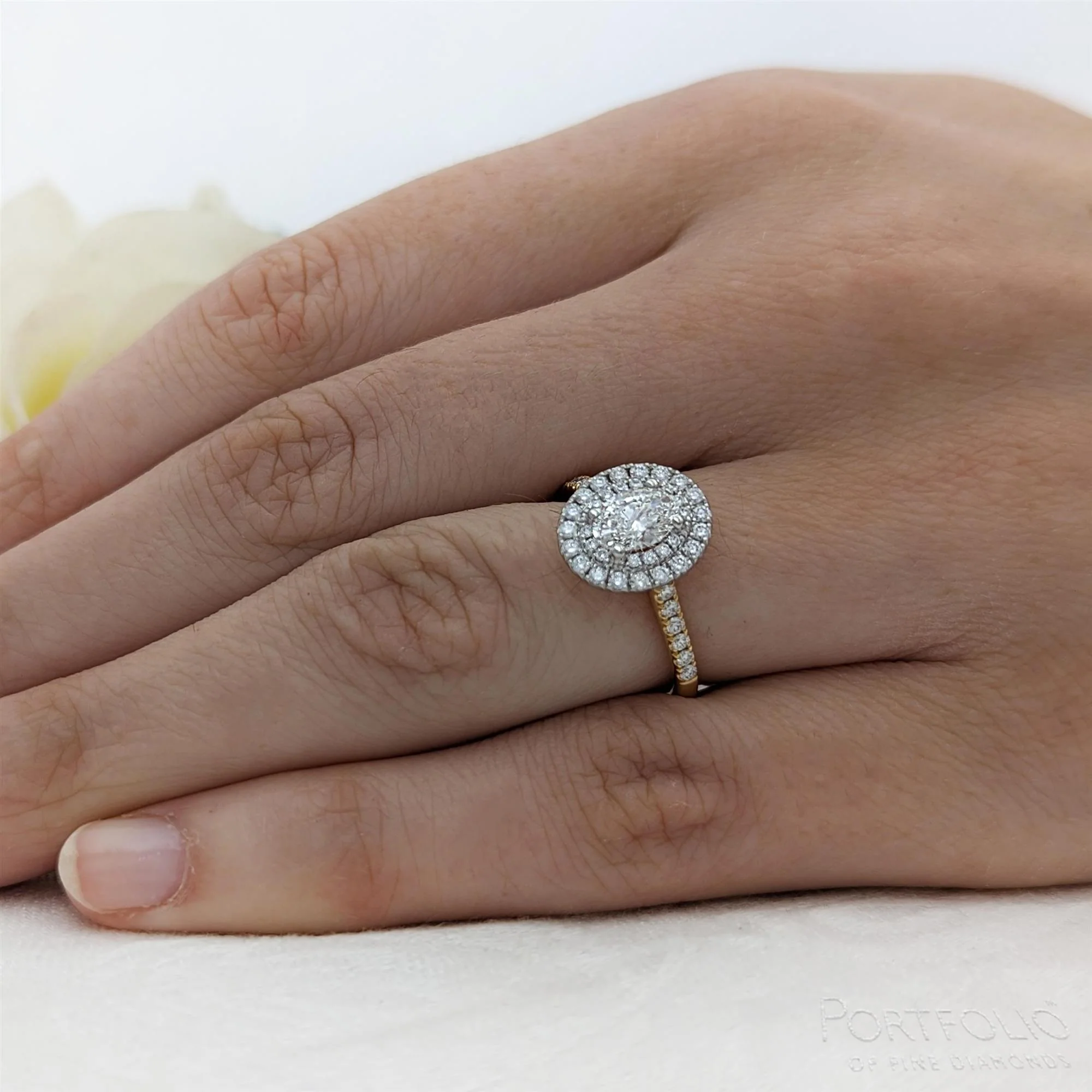 Cluster 0.70ct F SI1 Diamond Yellow Gold/Platinum Ring - Image 2