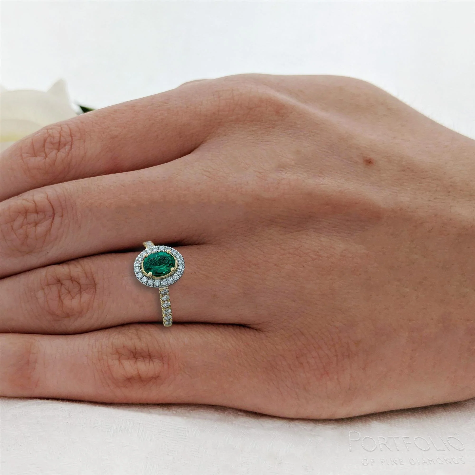 Cluster 0.73ct Emerald Yellow Gold/Platinum Ring - Image 2
