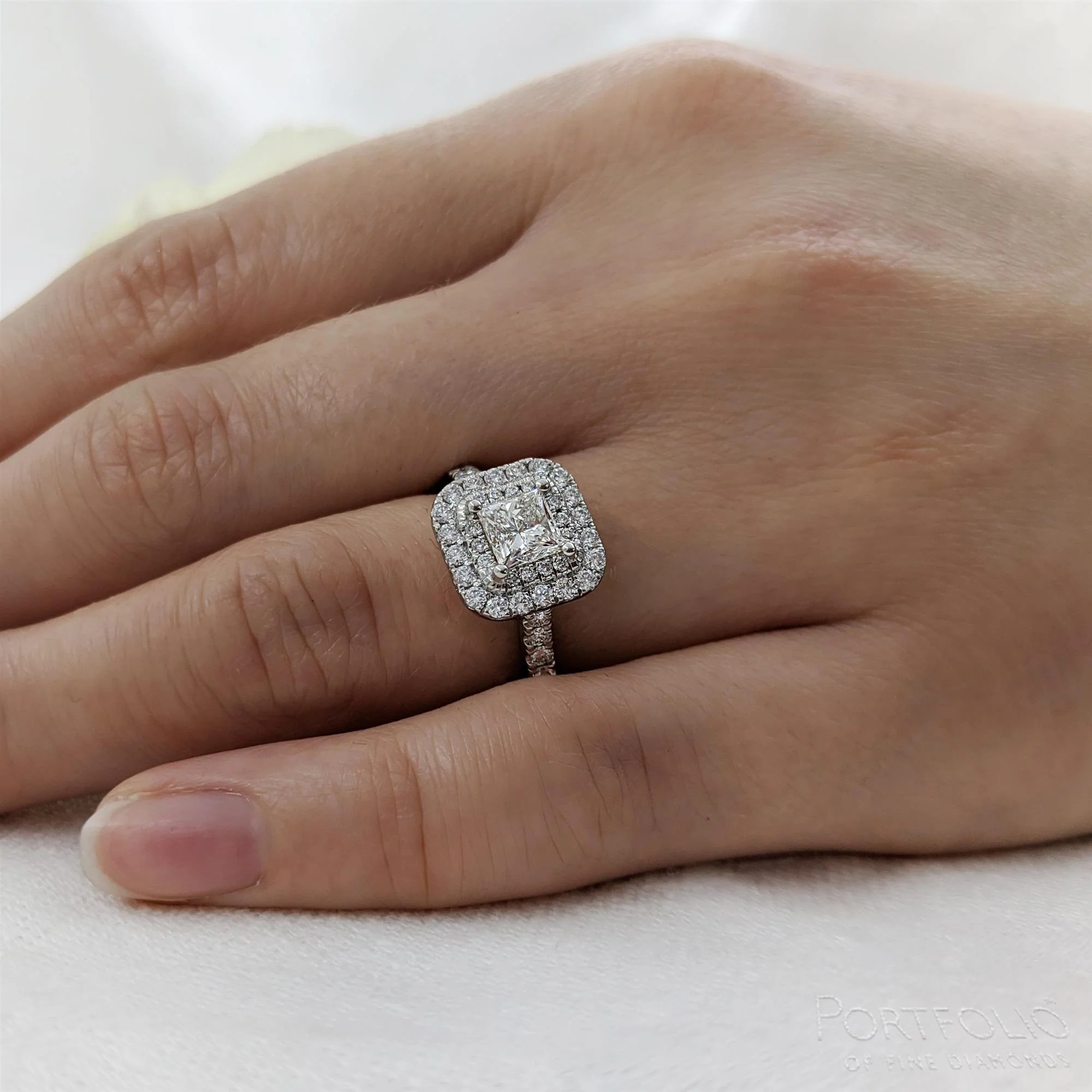 Cluster 0.80ct E VVS2 Diamond Platinum Ring - Image 2