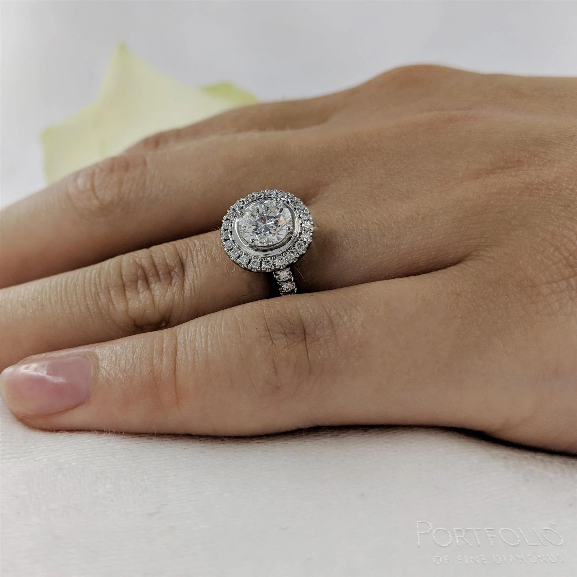 Cluster 0.80ct F VS2 Diamond Platinum Ring - Image 2