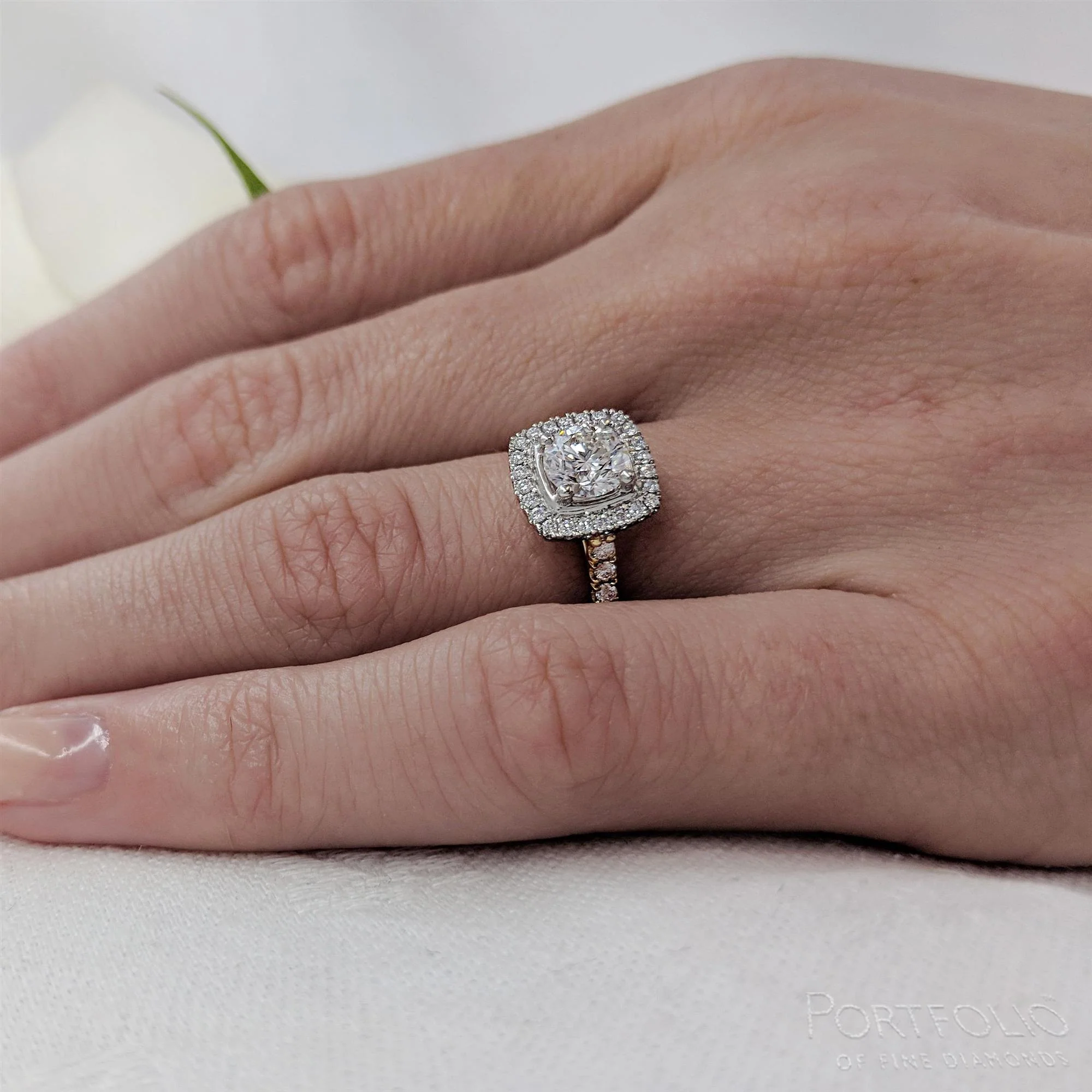 Cluster 0.90ct F SI1 Diamond Yellow Gold/Platinum Ring - Image 2