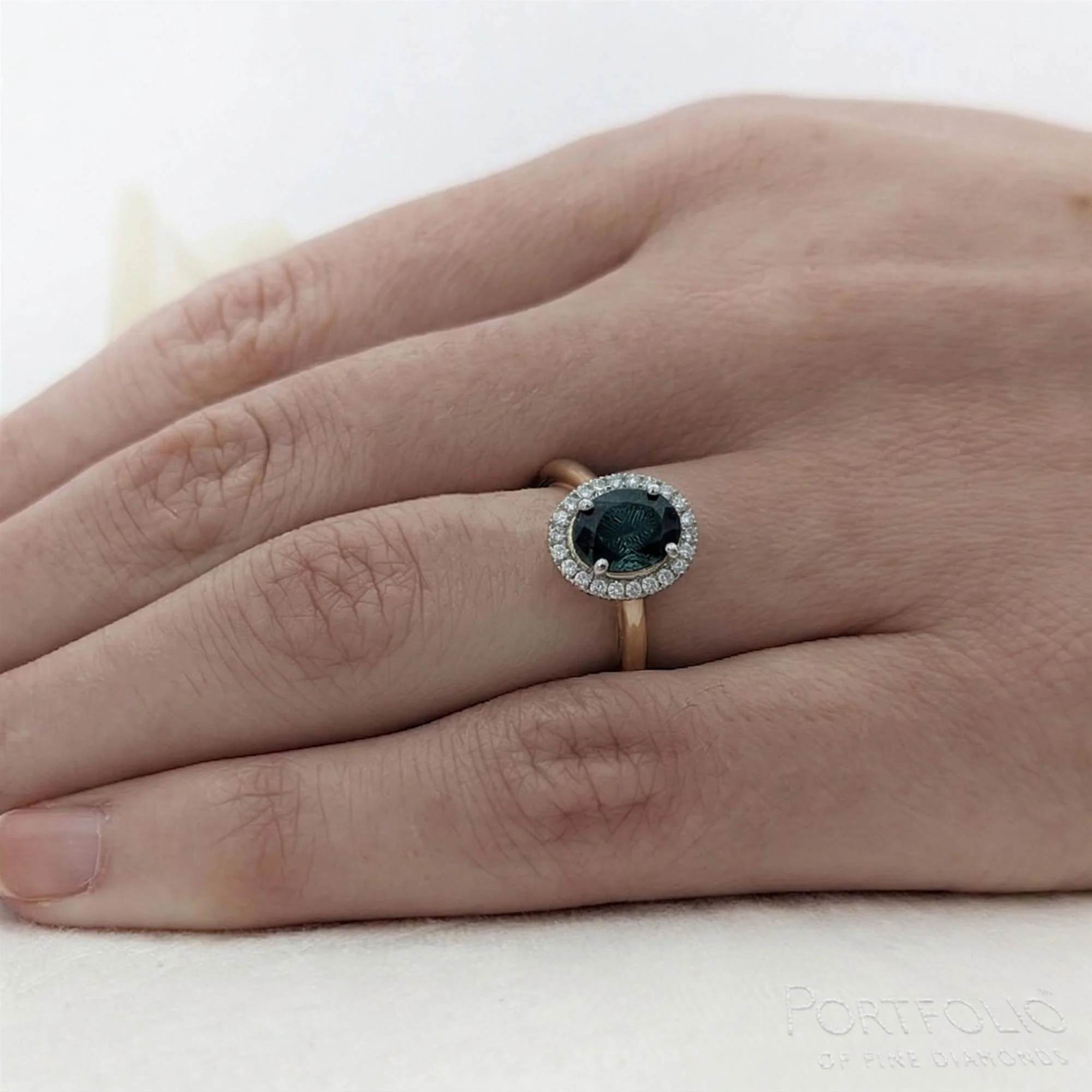 Cluster 0.90ct Teal Sapphire Yellow Gold/Platinum Ring - Image 2