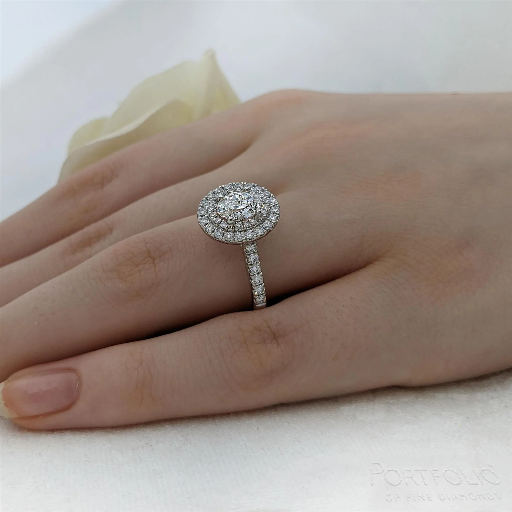 Cluster 0.91ct E VS2 Diamond Platinum Ring - Image 2