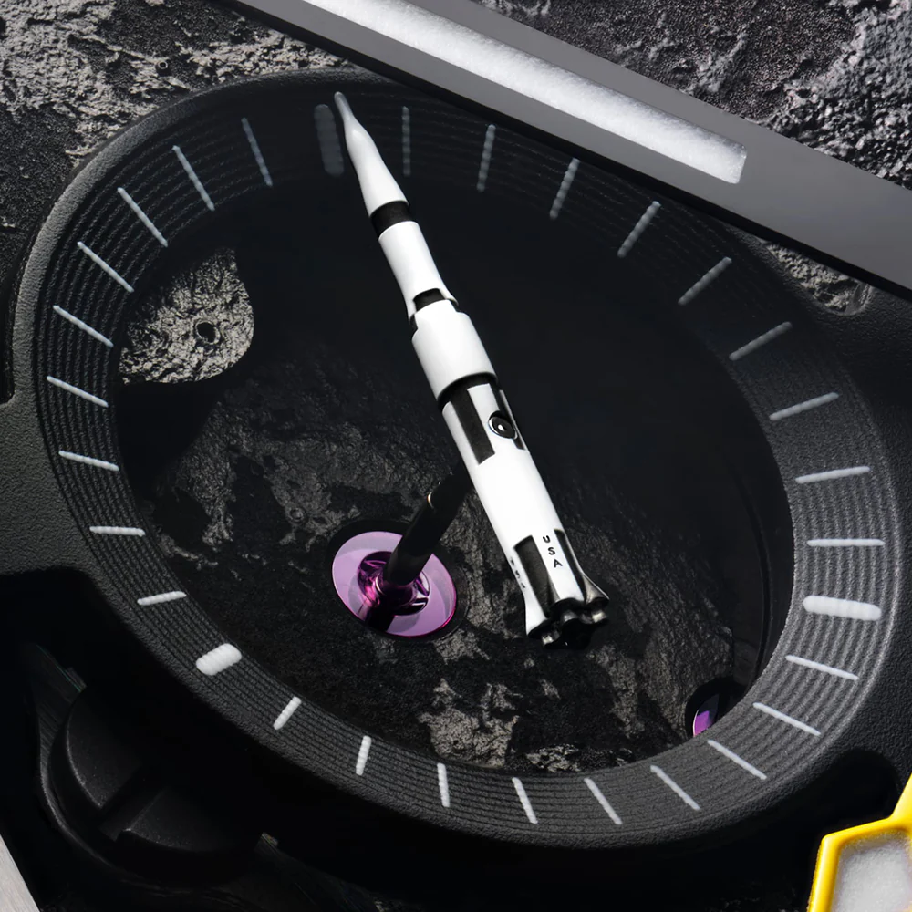 OMEGA Speedmaster Dark Side of the Moon Apollo 8 310.92.44.50.01.001 - Image 2