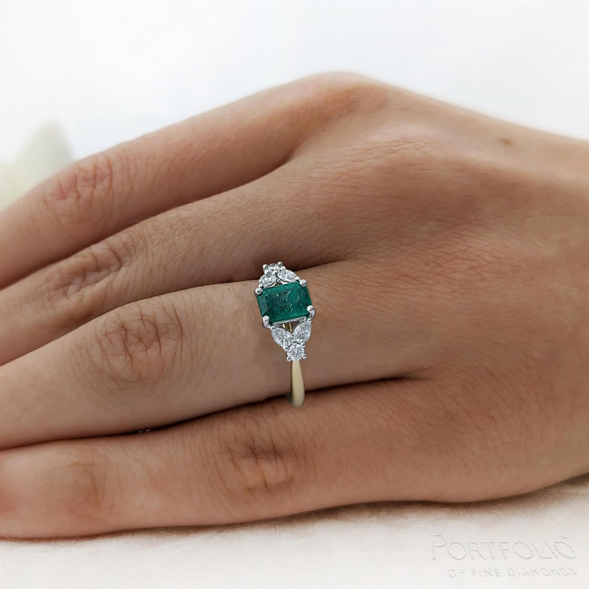 Solitaire 0.89ct Emerald Yellow Gold/Platinum Ring - Image 2