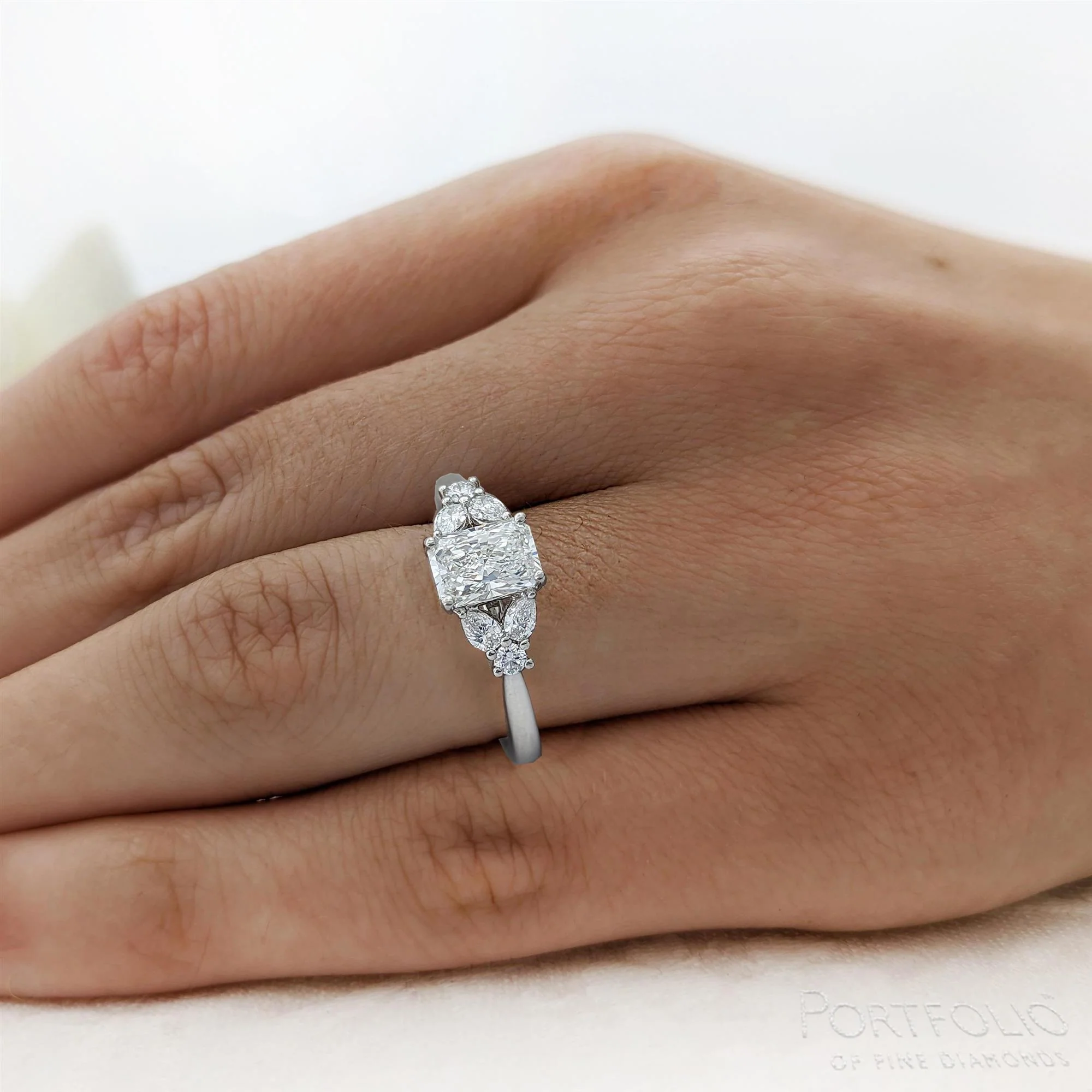 Solitaire 0.90ct E SI1 Diamond Platinum Ring - Image 2
