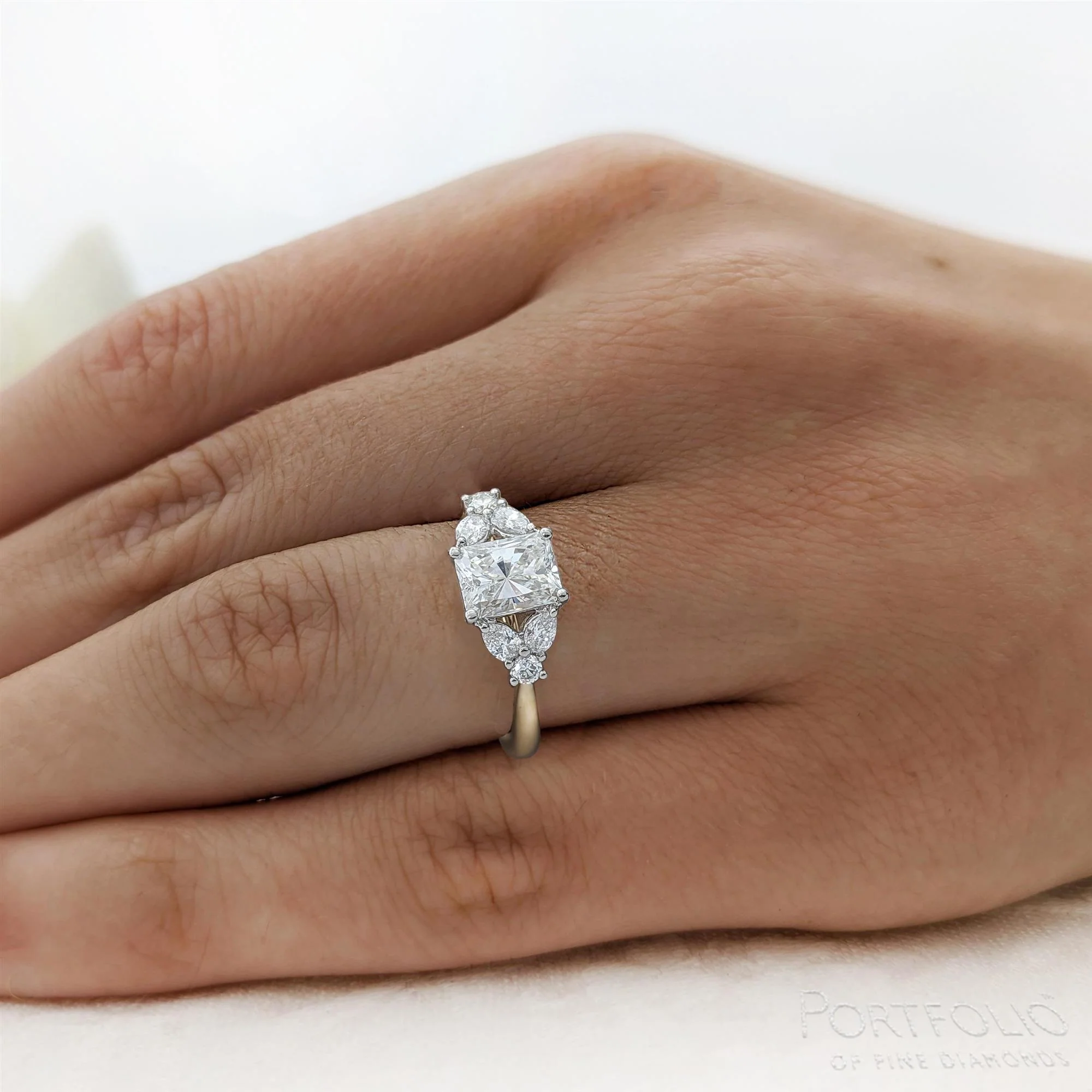 Solitaire 1.02ct G VS2 Diamond Yellow Gold/Platinum Ring - Image 2
