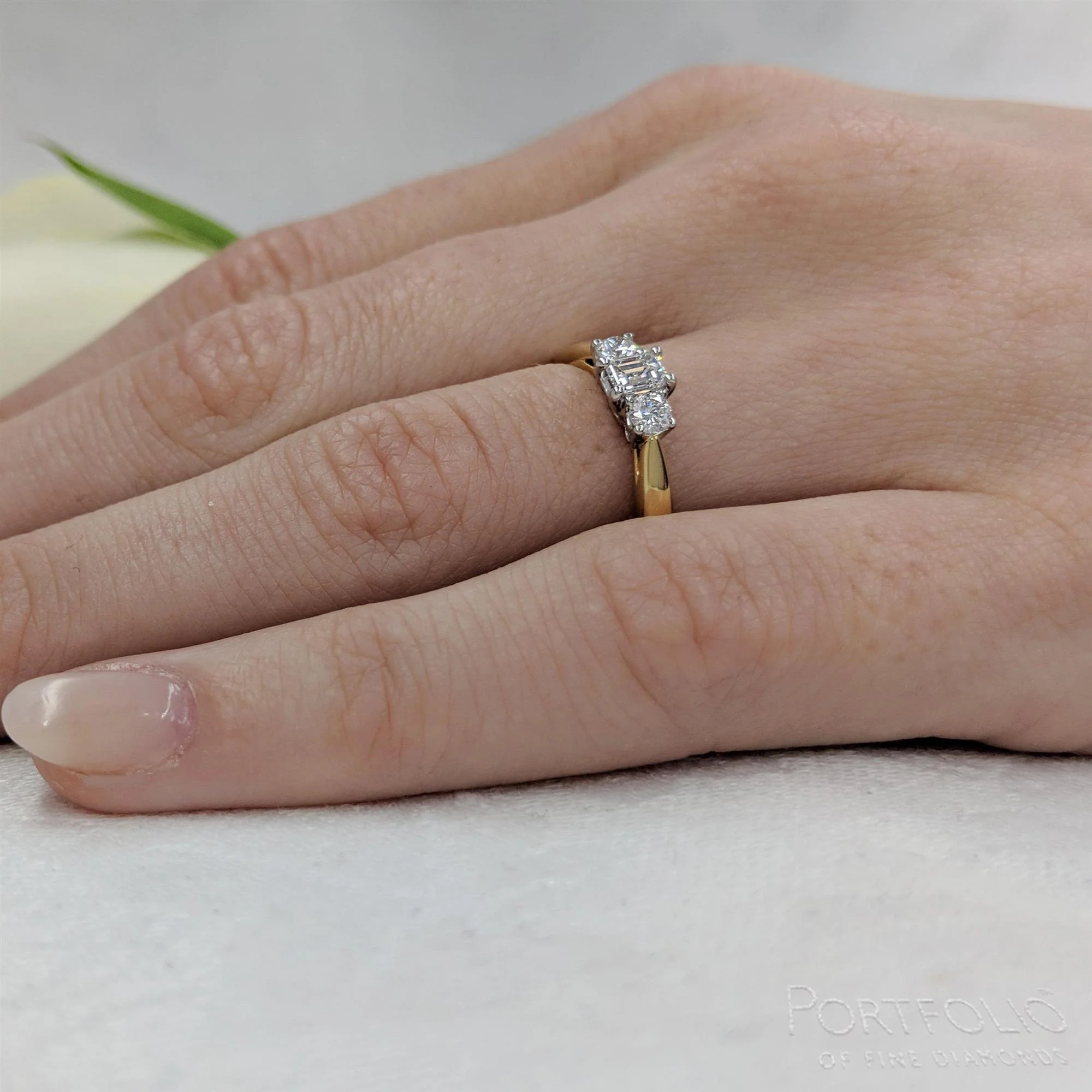 Three Stone 0.31ct F VS1 Diamond Yellow Gold/Platinum Ring - Image 2