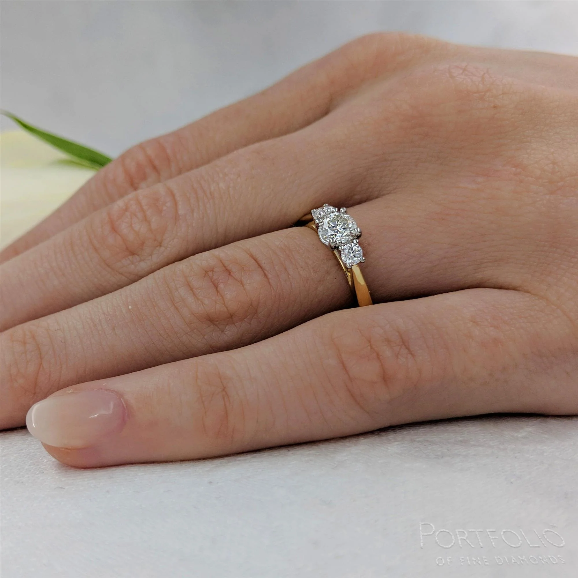 Three Stone 0.40ct F SI1 Diamond Yellow Gold/Platinum Ring - Image 2