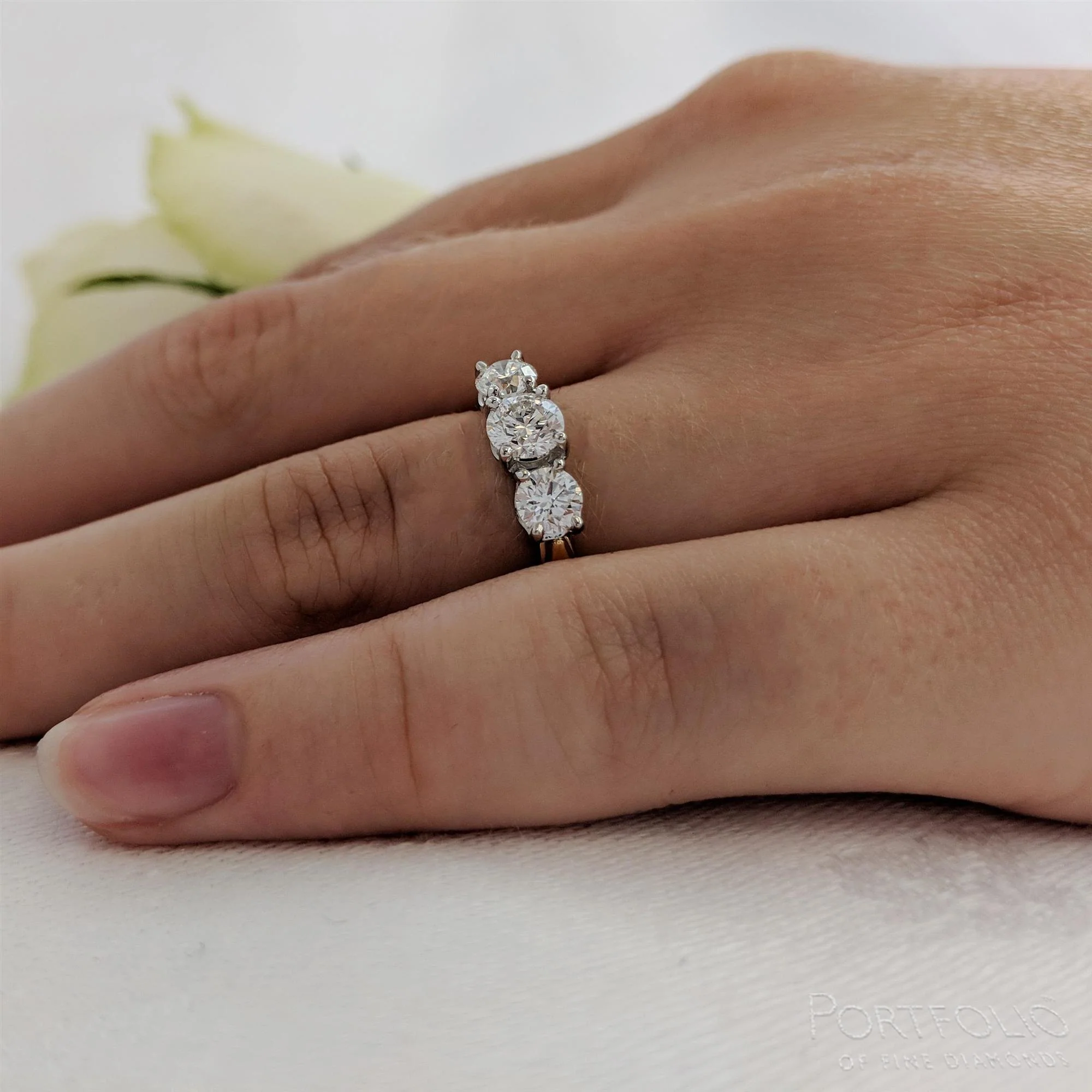 Three Stone 0.40ct G VS1 Diamond Yellow Gold/Platinum Ring - Image 2