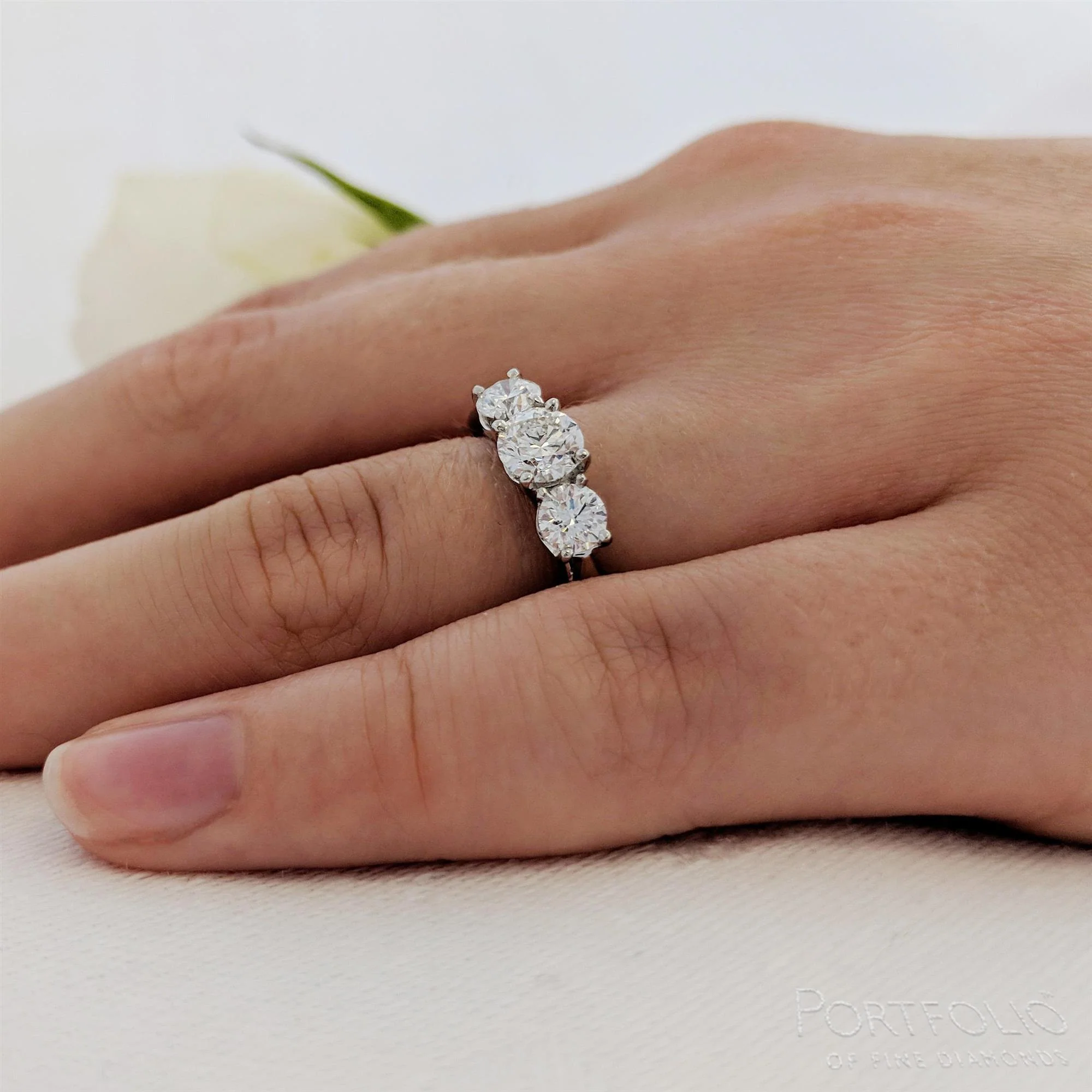 Three Stone 0.41ct E SI1 Diamond Platinum Ring - Image 2