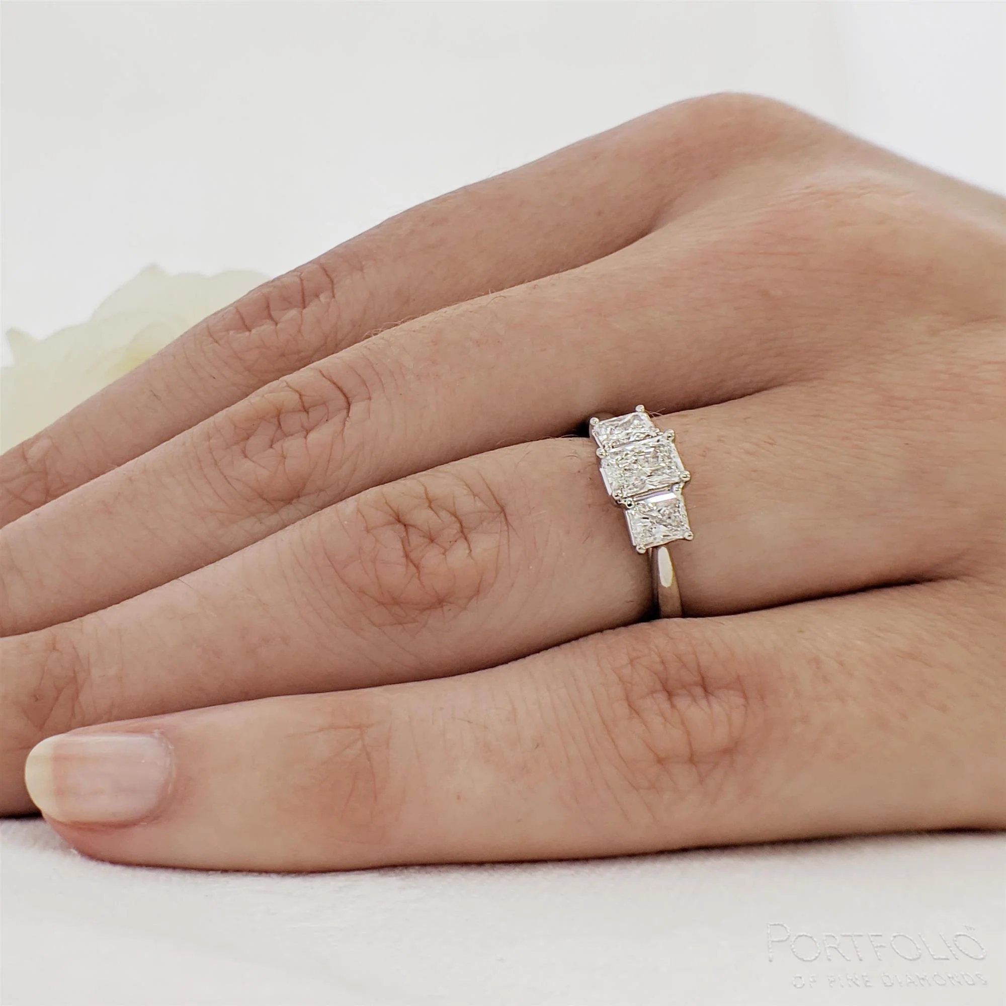 Three Stone 0.60ct F SI1 Diamond Platinum Ring - Image 2