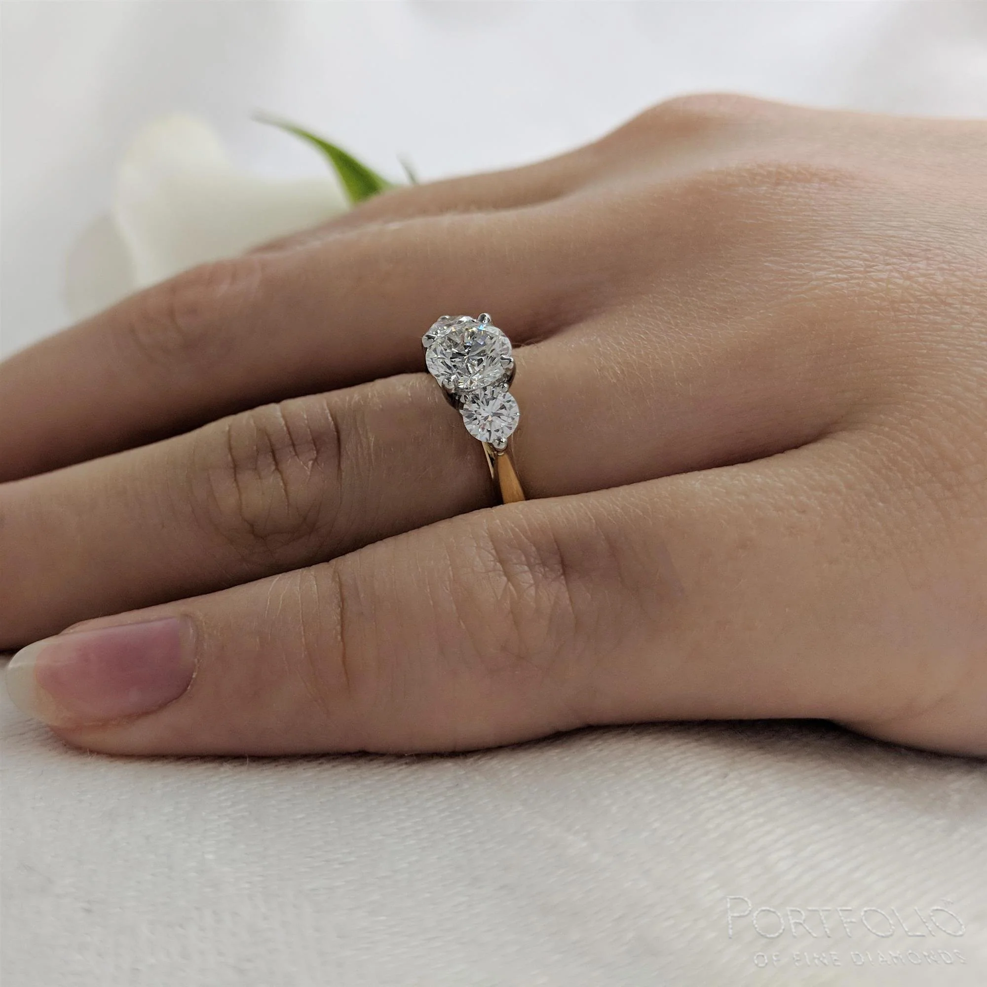 Three Stone 0.60ct G SI1 Diamond Yellow Gold/Platinum Ring - Image 2