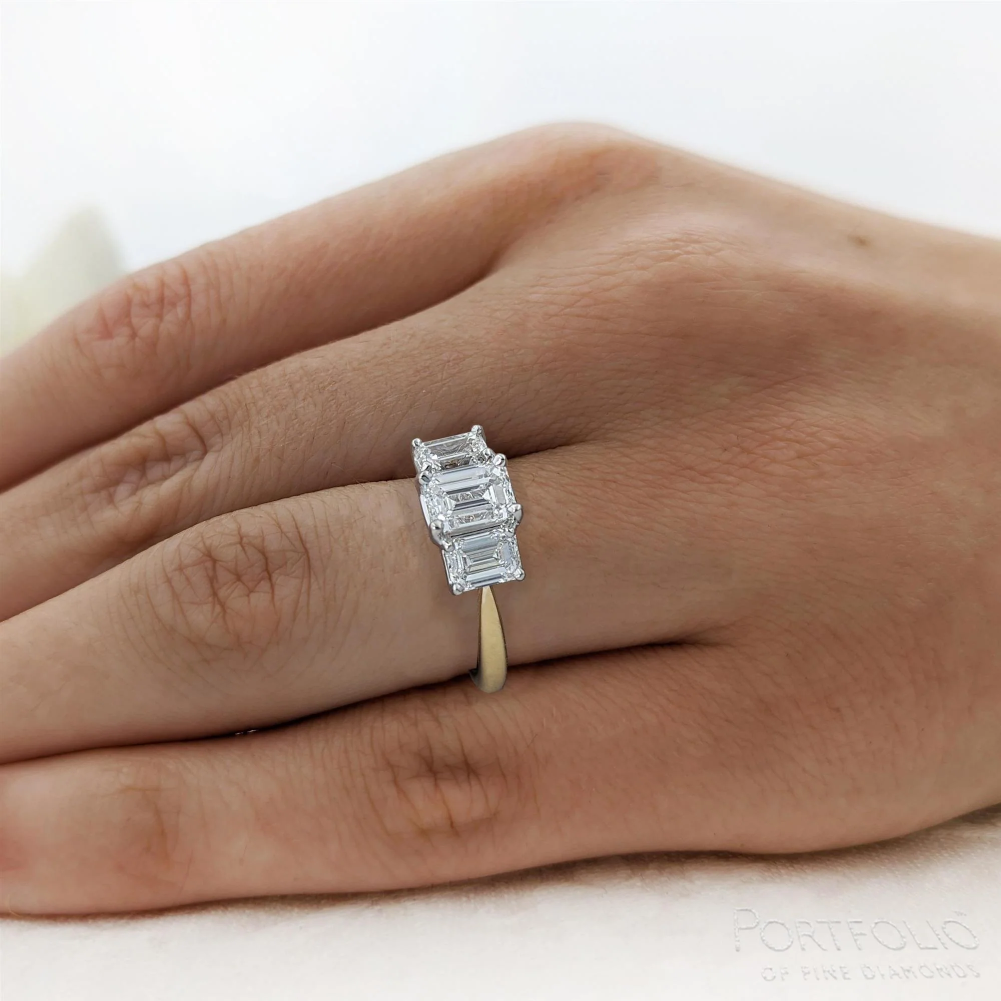 Three Stone 0.90ct F VS1 Diamond Yellow Gold/Platinum Ring - Image 2