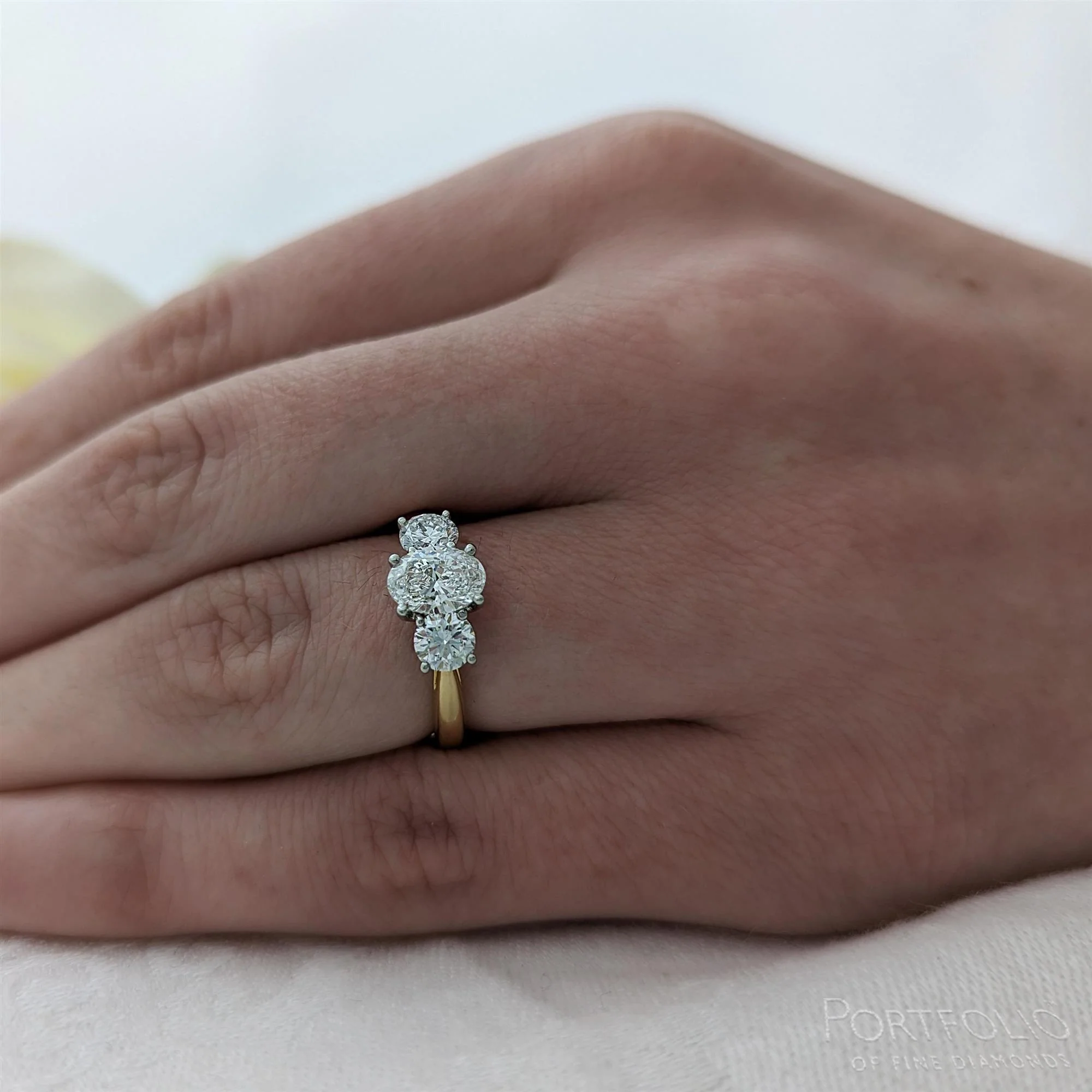 Three Stone 0.90ct F VS2 Diamond Yellow Gold/Platinum Ring - Image 2